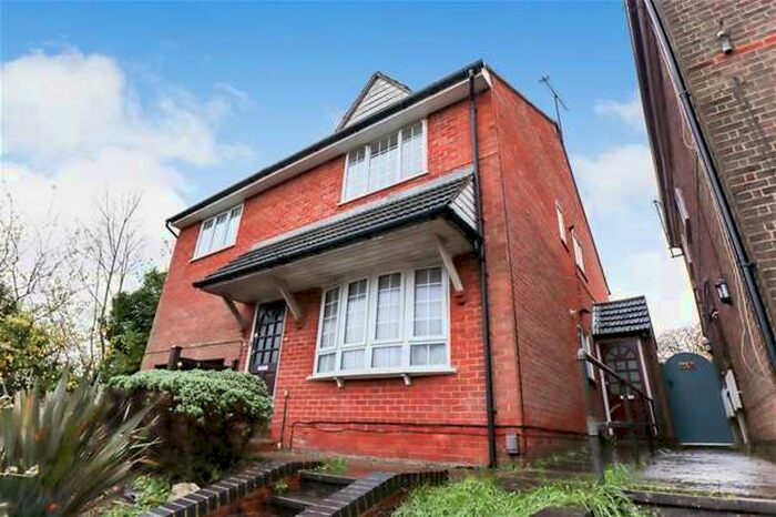 1 Bedroom Flat To Rent In Cravells Road, Harpenden, AL5