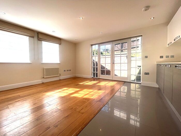 1 Bedroom Maisonette To Rent In High Street, Barnet, EN5