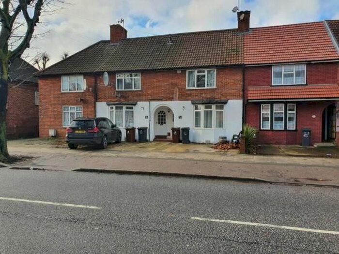 3 Bedroom Terraced House To Rent In Lodge Avenue, London, RM8