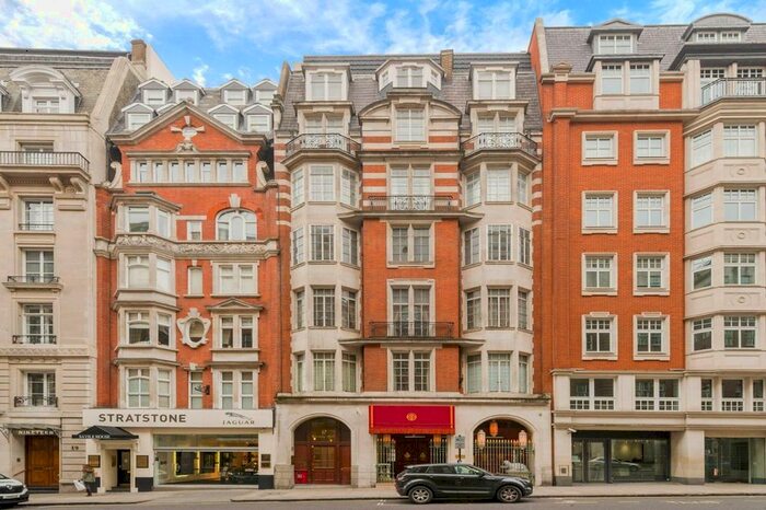 2 Bedroom Flat To Rent In Berkeley Street, Mayfair, London, W1J