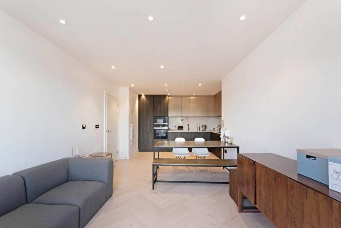 2 Bedroom Flat To Rent In Dock Street, Tower Hill, London, E1