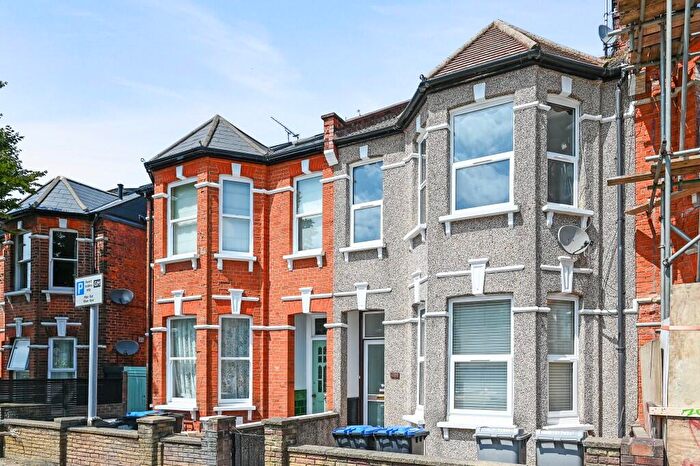 2 Bedroom Apartment For Sale In Olive Road, London, NW2