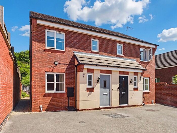 3 Bedroom Semi-Detached House For Sale In Howieson Court, Mapperley, Nottingham, NG3