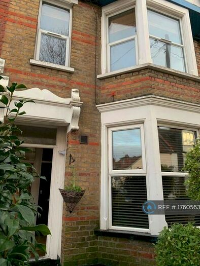 2 Bedroom Flat To Rent In Pall Mall, Leigh-On-Sea, SS9