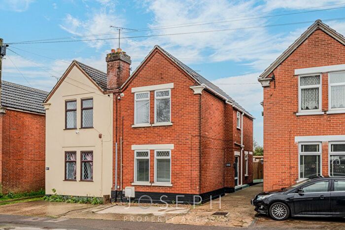 3 Bedroom Semi Detached House For Sale In Bramford Lane, Ipswich, IP1