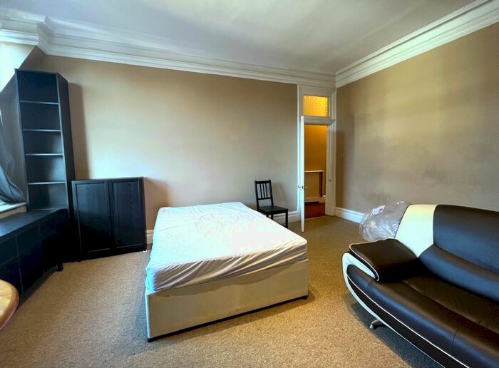 2 Bedroom Flat To Rent In Alexandra Court, Maida Vale, W9