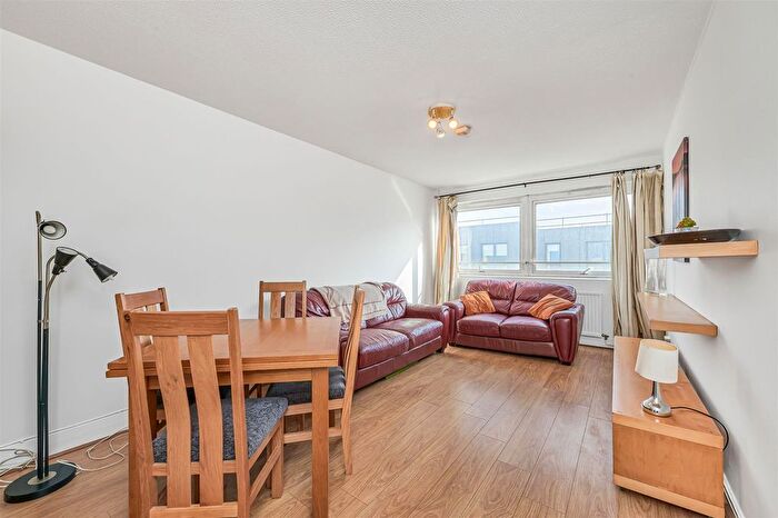 3 Bedroom Flat To Rent In Park South, Austin Road, SW11
