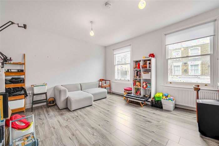 2 Bedroom Flat To Rent In Hopgood Street, London, W12