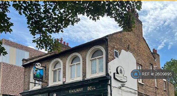 3 Bedroom Flat To Rent In Cawnpore Street, London, SE19