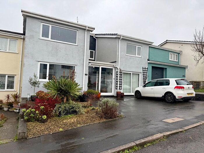 4 Bedroom Link Detached House For Sale In Maes Afallen, Bow Street, SY24