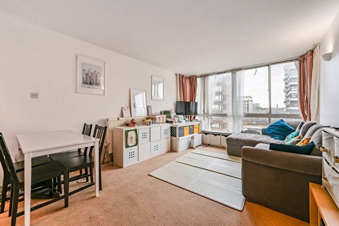 1 Bedroom Flat For Sale In Quadrangle Tower, Hyde Park Estate, London, W2