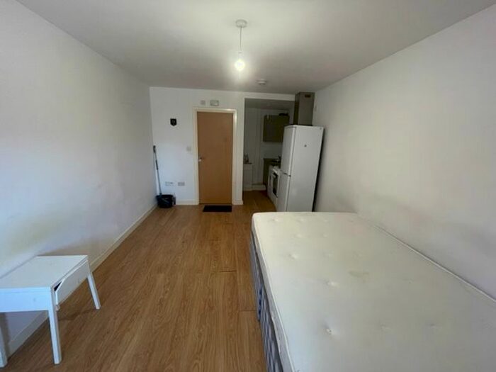 Studio To Rent In Stuart Street, Luton, LU1