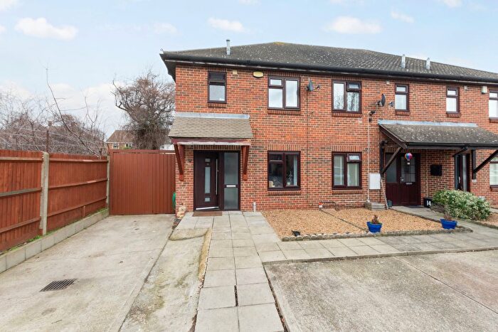 2 Bedroom End Terrace House For Sale In Hillsgrove Close, Welling, DA16
