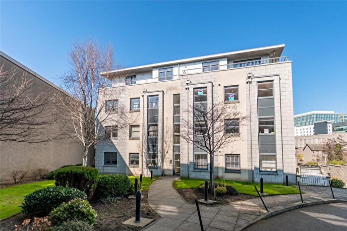 2 Bedroom Flat To Rent In Willowbank Road, City Centre, Aberdeen, AB11