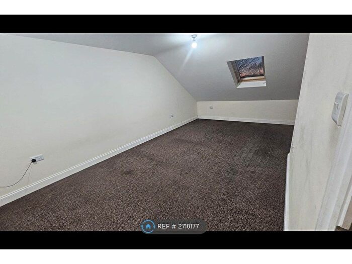 2 Bedroom Flat To Rent In Barrington Road, London, E12