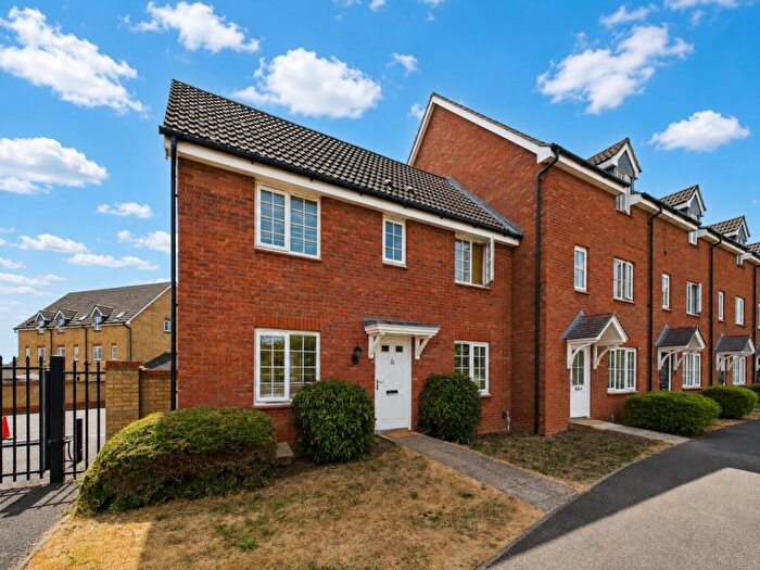 3 Bedroom Semi Detached House For Sale In Rothbart Way, Hampton Hargate, Peterborough, PE7
