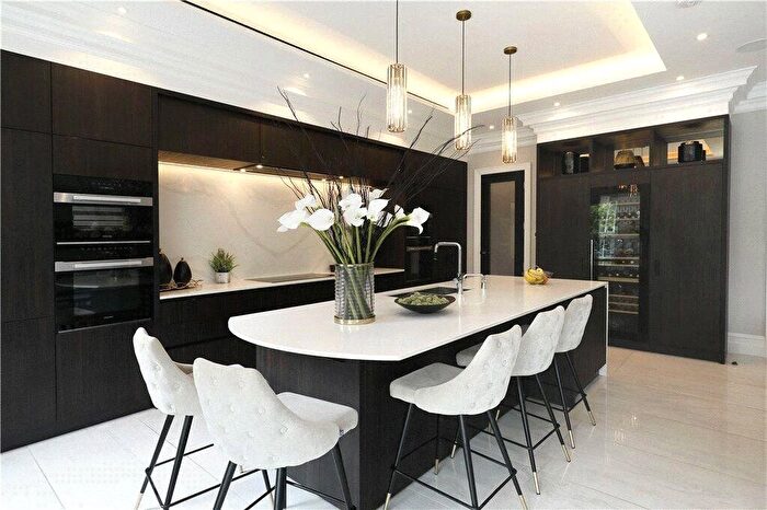 5 Bedroom Country House To Rent In Cottenham Park Road, Wimbledon, London, SW20