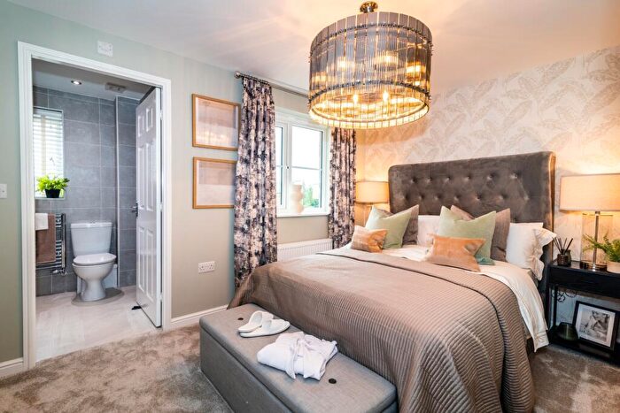 3 Bedroom Semi-Detached House For Sale In Watts Walk, Forest Town, Mansfield, , Uk, NG19