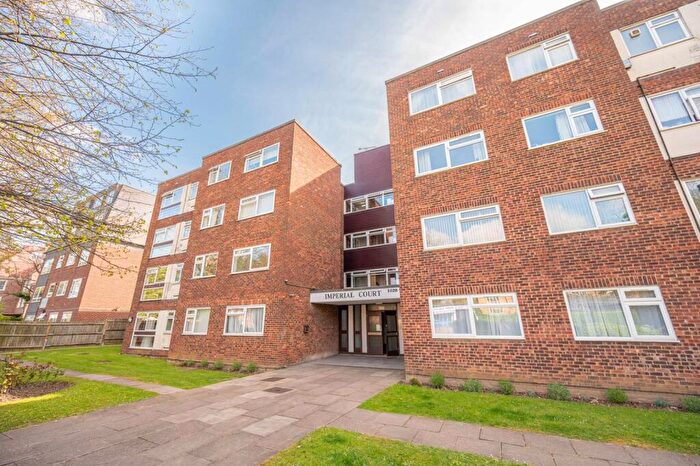 2 Bedroom Flat To Rent In Imperial Court, North Finchley, London, N20