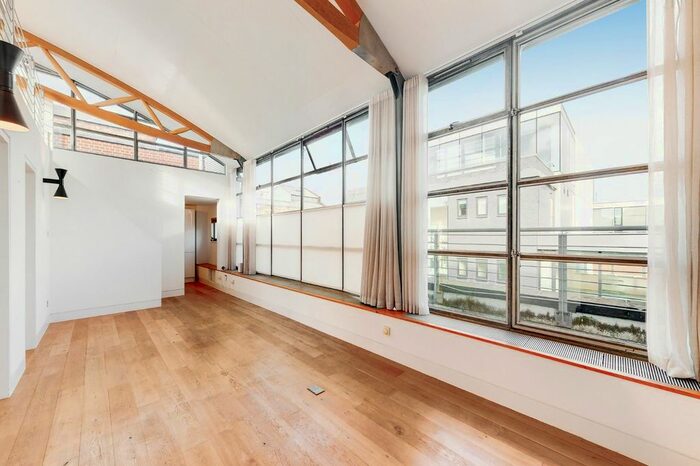 4 Bedroom Flat To Rent In The Roof Gardens, Goswell Road, EC1V