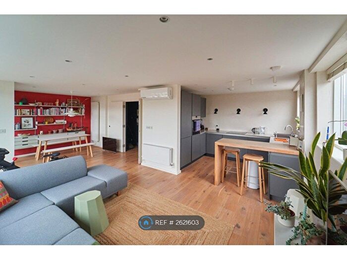 2 Bedroom Flat To Rent In Charles Allen House, London, EC1R
