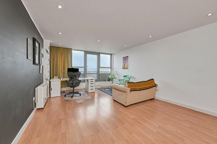 2 Bedroom Flat For Sale In New Park Road, London, SW2
