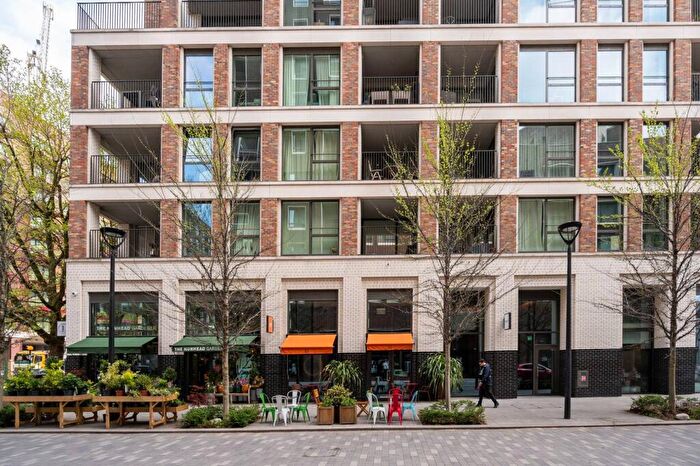 1 Bedroom Flat To Rent In Sayer Street, Elephant And Castle, London, SE17