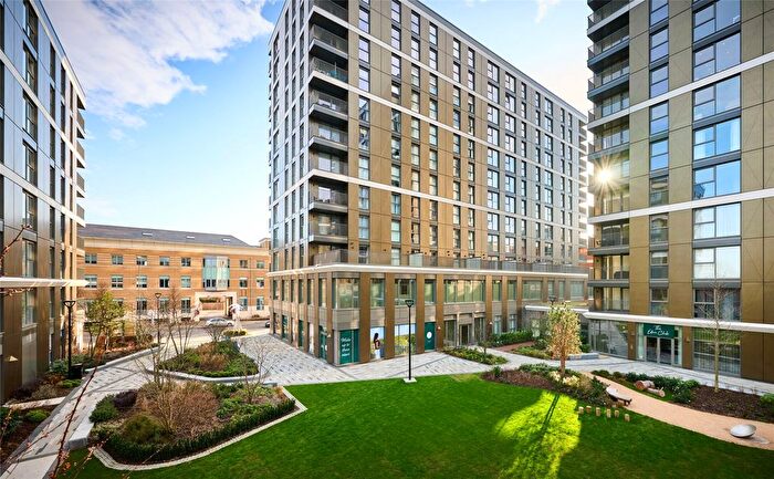 3 Bedroom Flat For Sale In Fairfield Avenue, Staines, Surrey, TW18