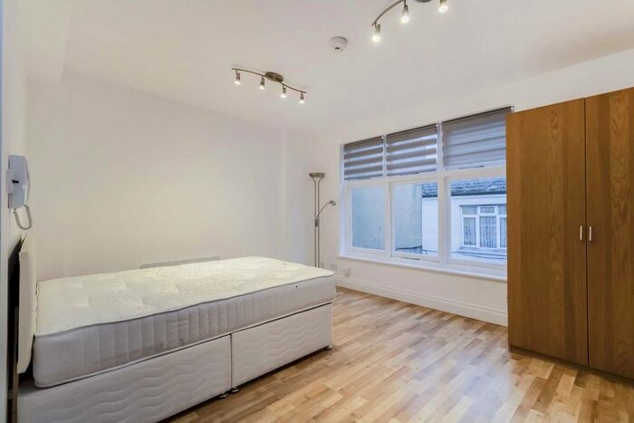Studio To Rent In Station Parade, Balham High Road, London, SW12