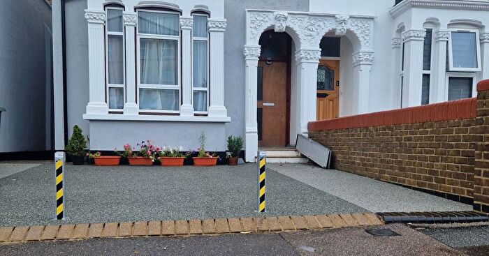 2 Bedroom Flat For Sale In Mayes Road, London, N22