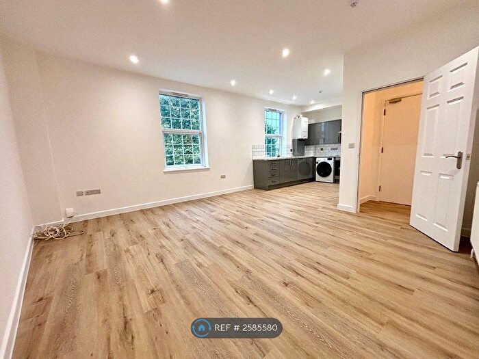 2 Bedroom Flat To Rent In North Street, Bedminster, Bristol, BS3