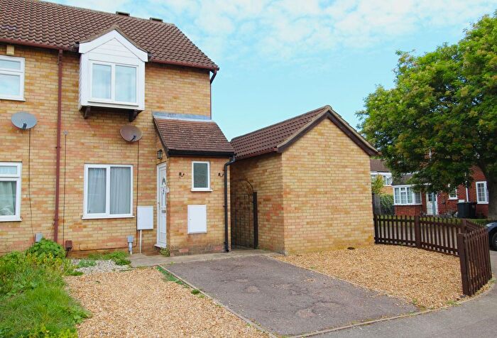 2 Bedroom End Terrace House For Sale In Oak Close, Sandy, SG19