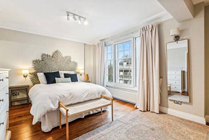 4 Bedroom Flat To Rent In Malvern Court, Onslow Square, South Kensington, SW7