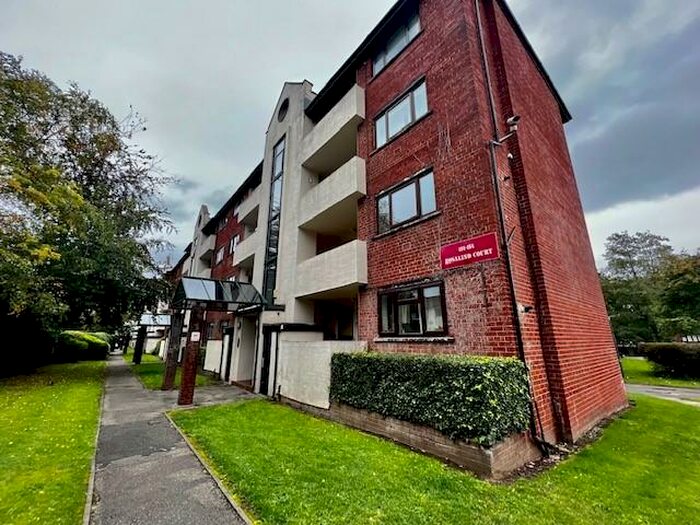 2 Bedroom Apartment To Rent In Rosalind Court, Salford, M5