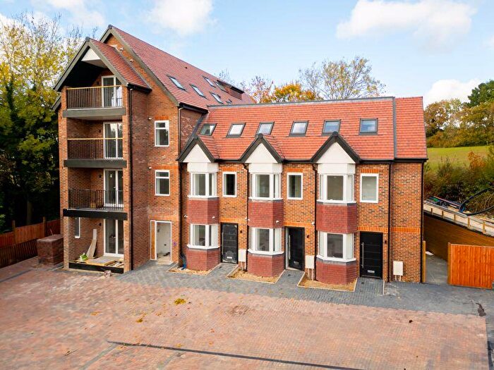 2 Bedroom Apartment To Rent In Mitchley Hill, South Croydon, CR2