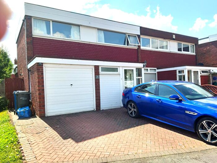 3 Bedroom Semi-Detached House To Rent In Carlton Crescent, Tamworth, B79