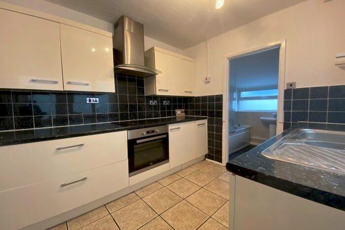 2 Bedroom Property To Rent In Ferndale Road, Swindon, SN2