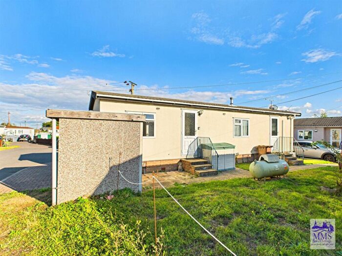 2 Bedroom Park Home For Sale In Oak Close, Vicarage Lane, Hoo, Rochester, ME3