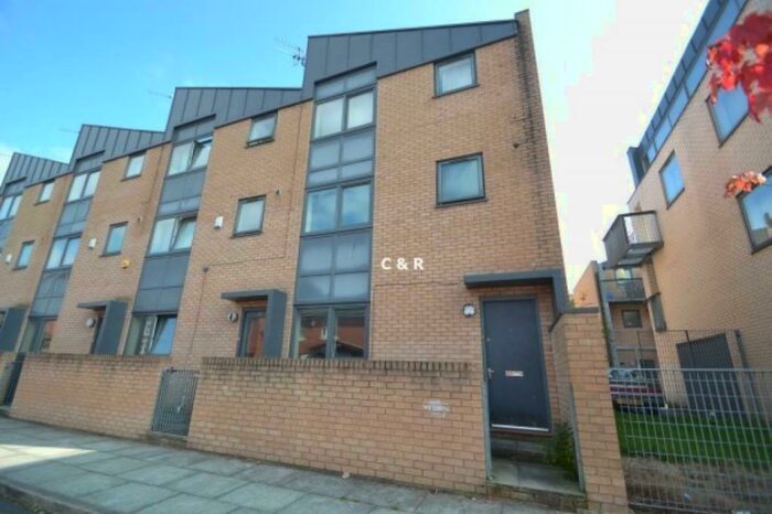 3 Bedroom Town House To Rent In Peregrine Street, Hulme, Manchester., M15