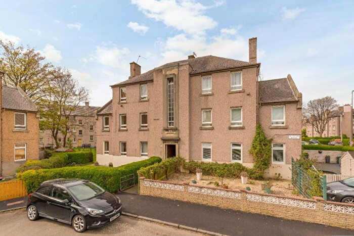 2 Bedroom Flat To Rent In Whitson Road, Balgreen, Edinburgh, EH11