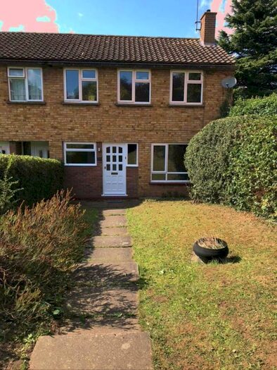 3 Bedroom Semi-Detached House To Rent In Bishops Rise, Hatfield, AL10