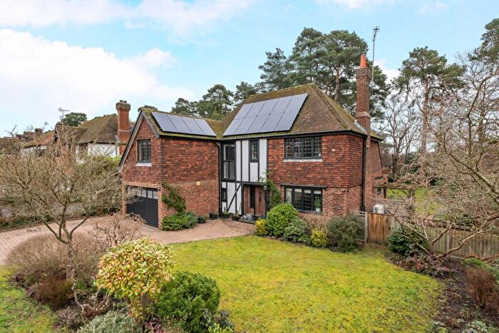 5 Bedroom Detached House For Sale In The Gateway, Woodham, Surrey, GU21