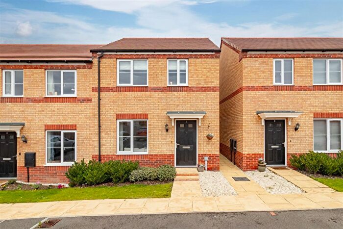 2 Bedroom End Terrace House For Sale In Gauntlet Way, Southam, CV47
