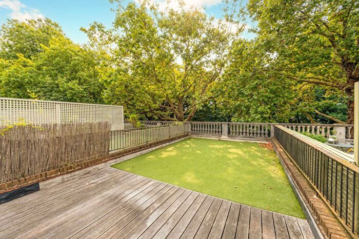 4 Bedroom Maisonette To Rent In Lansdowne Mews, Holland Park, London, W11