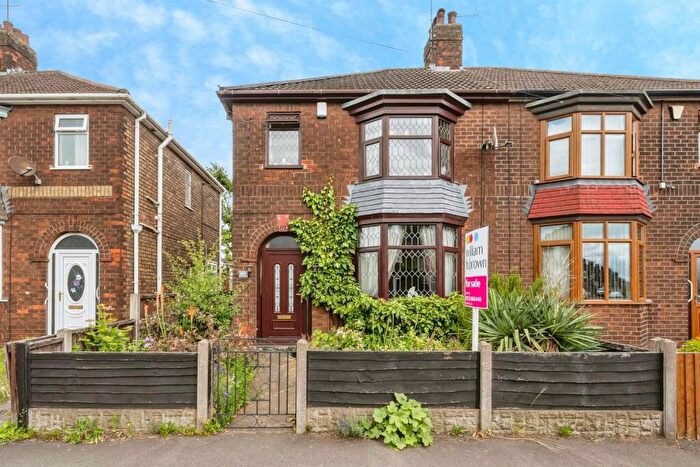 3 Bedroom Semi-Detached House For Sale In Warwick Road, Scunthorpe, DN16