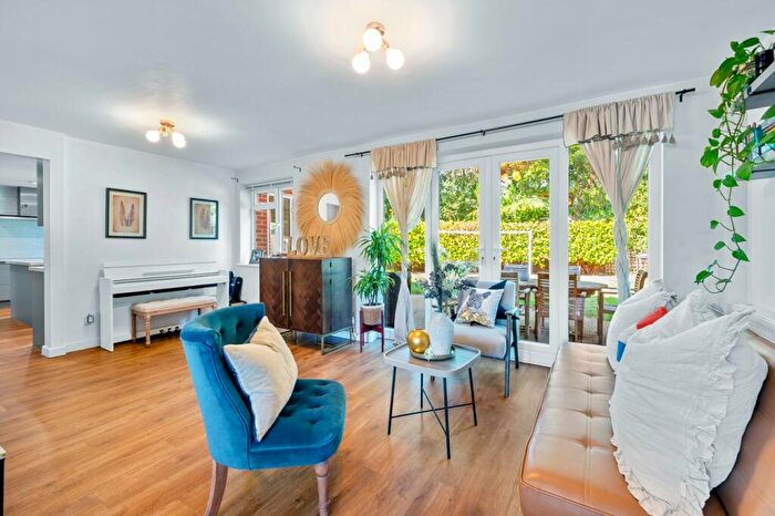 4 Bedroom Detached House For Sale In Netherby Park, Weybridge, KT13