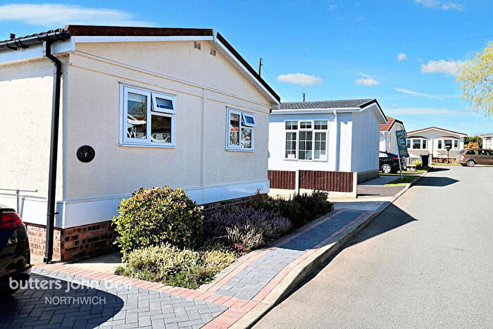 2 Bedroom Park Home For Sale In Warrington Road, Northwich, CW8