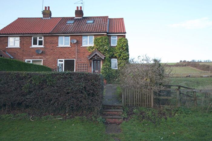 3 Bedroom Semi-Detached House For Sale In Beverley Road, North Newbald, York, YO43
