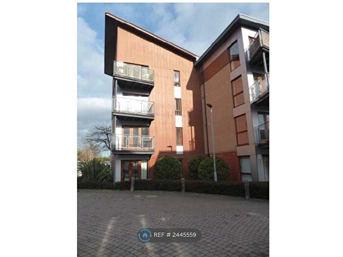 2 Bedroom Flat To Rent In Commonwealth Drive, Crawley, RH10