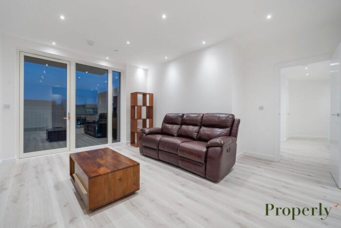 1 Bedroom Flat To Rent In Holcombe Mansions, Mulberry Circus, IG11